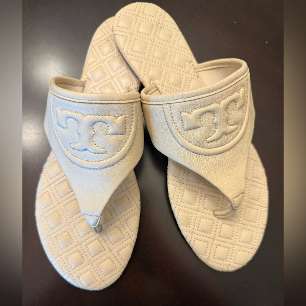 Tory Burch Fleming Flat Thong Sandals Nappa Leather in Dulce De Lece, Size 9.5.